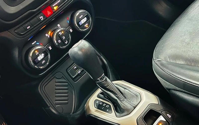 imagem-https://www.socarrao.com.br/sc-vehicle-images-prod/3795084/1789594981684-8471309_15_B_99980c7002.jpeg