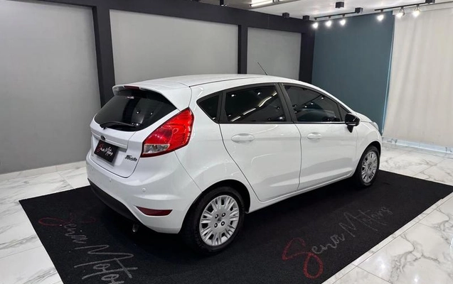imagem-https://www.socarrao.com.br/sc-vehicle-images-prod/3795142/1790186369471-8468680_5_B_05ab7ee4df.jpeg
