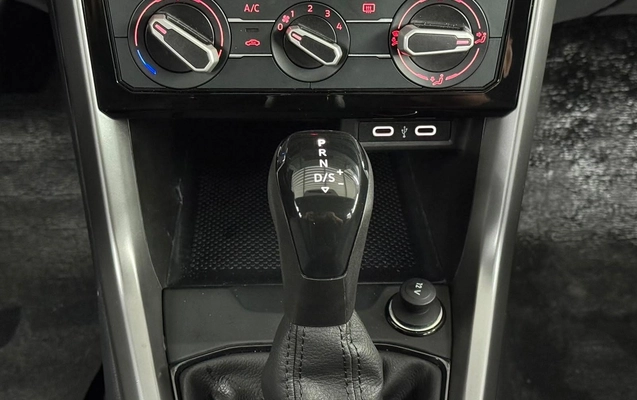 imagem-https://www.socarrao.com.br/sc-vehicle-images-prod/3795152/1789237603875-efe6e661967d4b09988419fce6f88296_1789237544481.jpg
