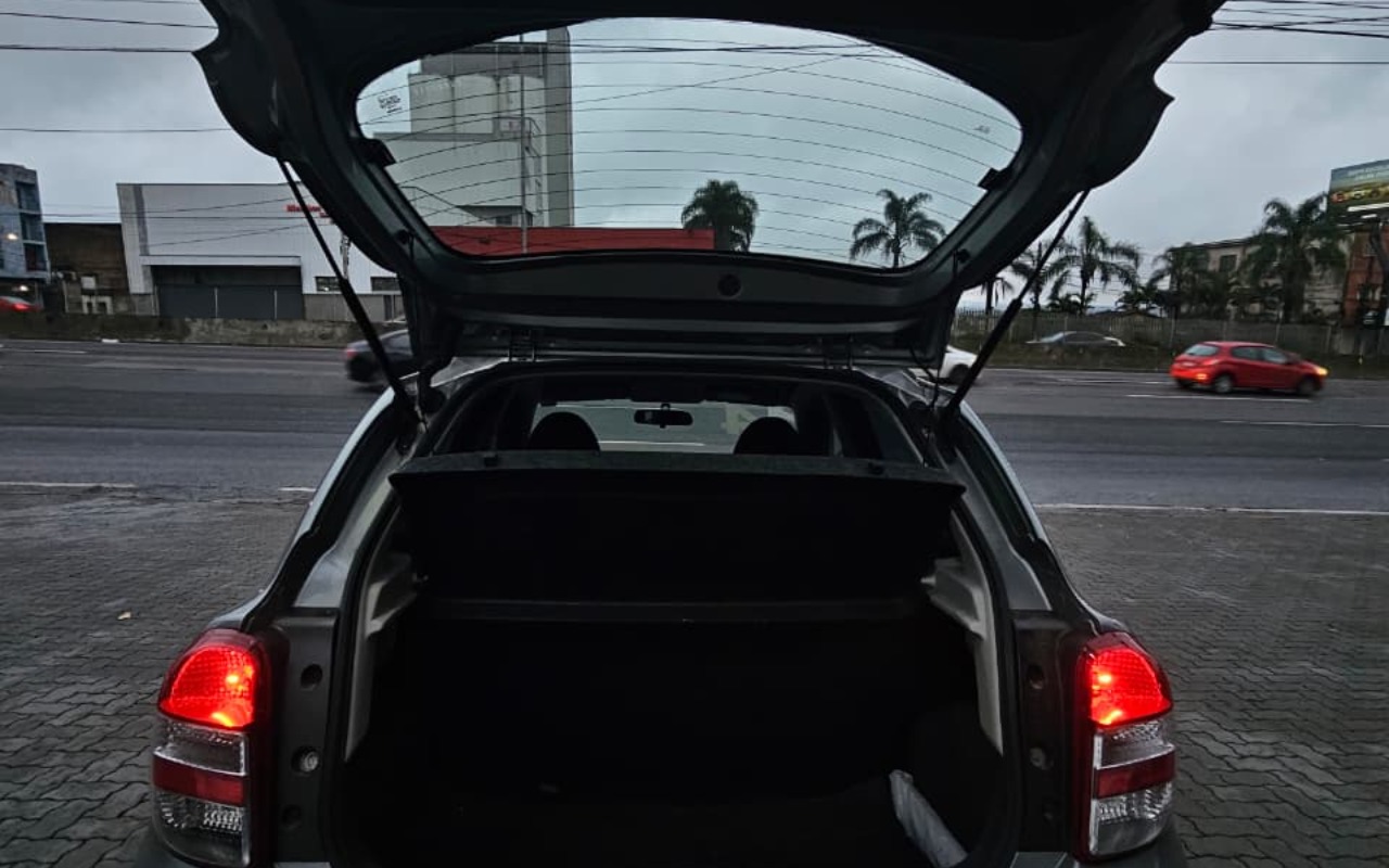 imagem-https://www.socarrao.com.br/sc-vehicle-images-prod/3795197/1789238556969-ZWQyMmMxYjEtNjczMC00M2YyLTg3NjAtZjUxNjZmYjQxODg2LmpwZw.jpg