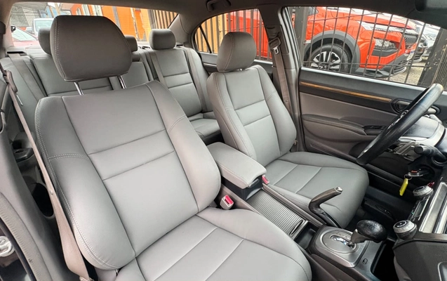 imagem-https://www.socarrao.com.br/sc-vehicle-images-prod/3795217/1789238910505-V2hhdHNBcHAgSW1hZ2UgMjAyNi0wOS0xMiBhdCAxNC41NS4yMSAoMSkuanBlZw.jpeg