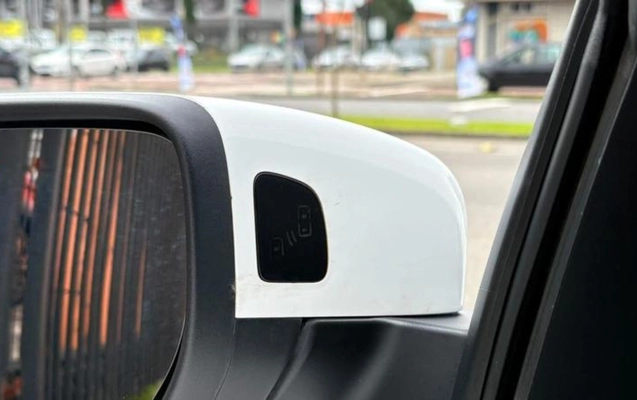 imagem-https://www.socarrao.com.br/sc-vehicle-images-prod/3795677/1789241274691-ODQ3MDQ0M18xMV9CX2UzNGZmMTNmNmIuanBlZw.jpeg