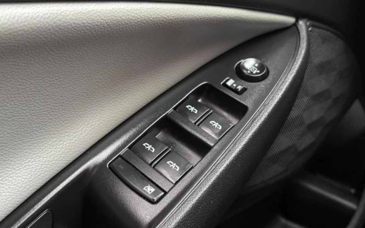 imagem-https://www.socarrao.com.br/sc-vehicle-images-prod/3795677/1789241274752-ODQ3MDQ0M18xMl9CXzZiMmRjZjM0ODcuanBlZw.jpeg