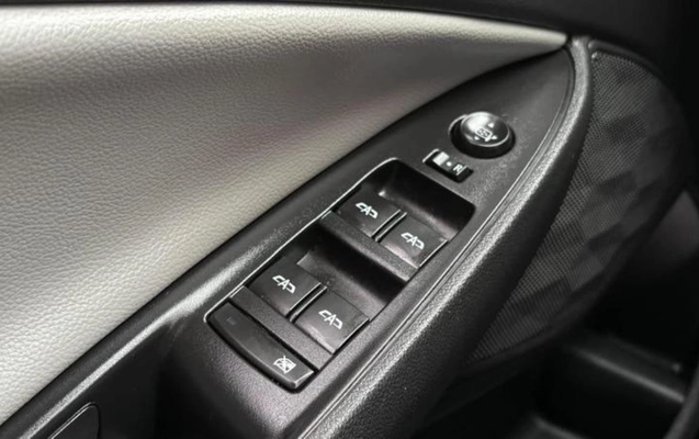 imagem-https://www.socarrao.com.br/sc-vehicle-images-prod/3795677/1789241274752-ODQ3MDQ0M18xMl9CXzZiMmRjZjM0ODcuanBlZw.jpeg