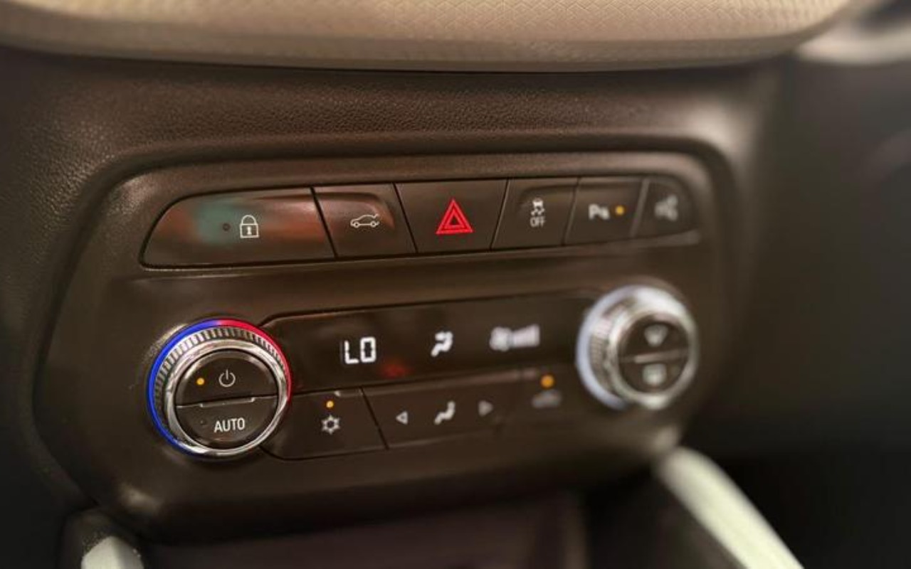imagem-https://www.socarrao.com.br/sc-vehicle-images-prod/3795677/1789241274864-ODQ3MDQ0M181X0JfMTZjZGQxNTlhNi5qcGVn.jpeg