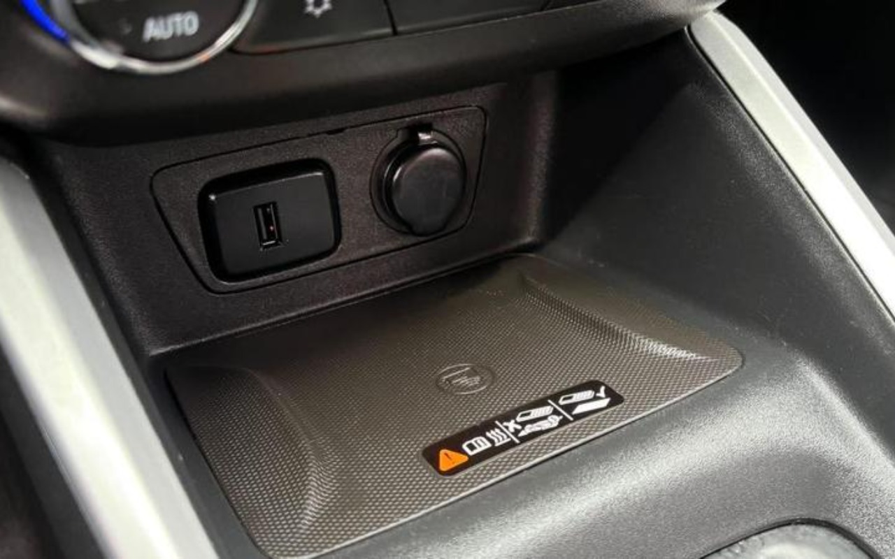 imagem-https://www.socarrao.com.br/sc-vehicle-images-prod/3795677/1789241274906-ODQ3MDQ0M18xMl9CX2Q1ZTFlNWFhMmYuanBlZw.jpeg