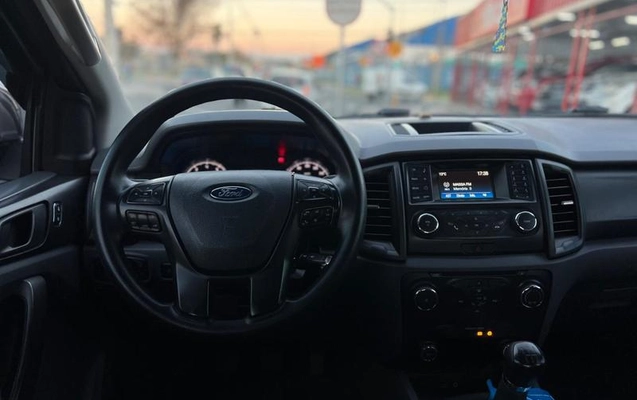 imagem-https://www.socarrao.com.br/sc-vehicle-images-prod/3795713/1789241787915-8276788_13_B_221561e56b.jpeg