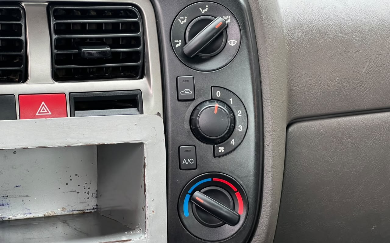 imagem-https://www.socarrao.com.br/sc-vehicle-images-prod/3795737/1789242517487-V2hhdHNBcHAgSW1hZ2UgMjAyNi0wOS0xMiBhdCAxNS40MS4yMyAoMikuanBlZw.jpeg