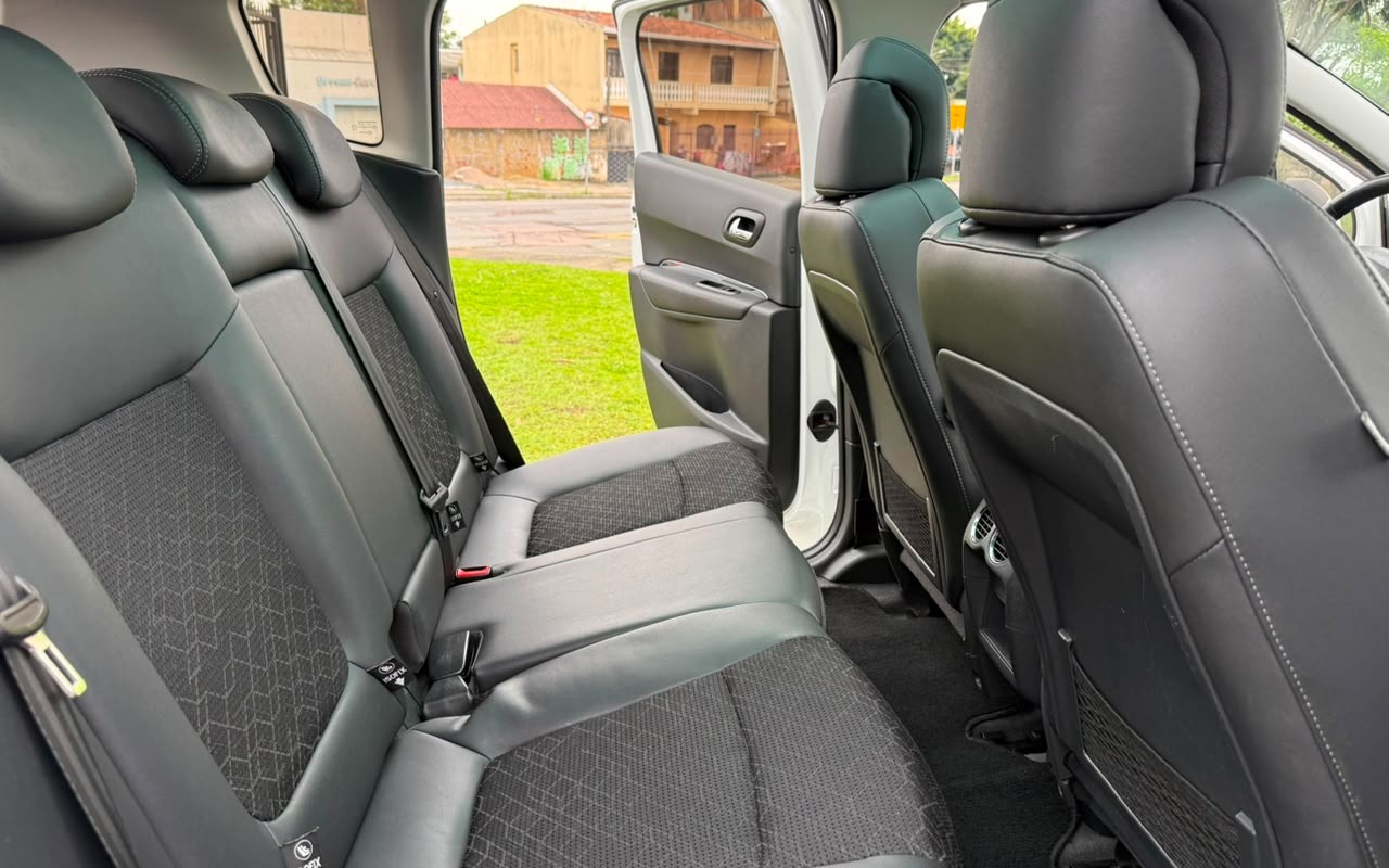 imagem-https://www.socarrao.com.br/sc-vehicle-images-prod/3796332/1789266802570-V2hhdHNBcHAgSW1hZ2UgMjAyNi0wOS0xMiBhdCAyMy4wMy4zOSAoMykuanBlZw.jpeg