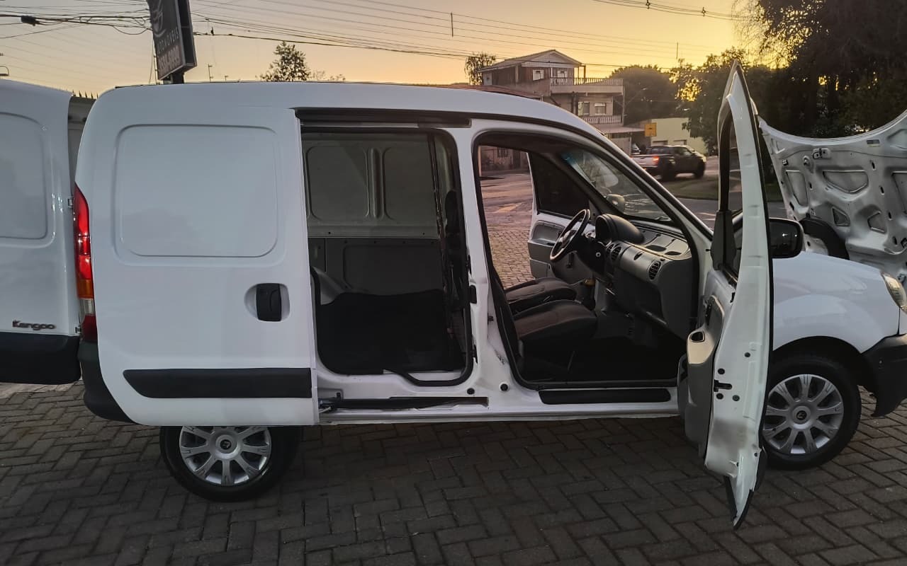 imagem-https://www.socarrao.com.br/sc-vehicle-images-prod/3796358/1789268885007-V2hhdHNBcHAgSW1hZ2UgMjAyNi0wOS0xMiBhdCAyMy40OC41MSAoMSkuanBlZw.jpeg