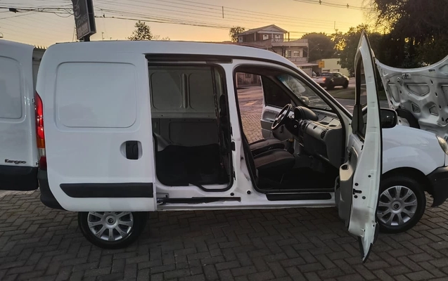 imagem-https://www.socarrao.com.br/sc-vehicle-images-prod/3796358/1789268885007-V2hhdHNBcHAgSW1hZ2UgMjAyNi0wOS0xMiBhdCAyMy40OC41MSAoMSkuanBlZw.jpeg