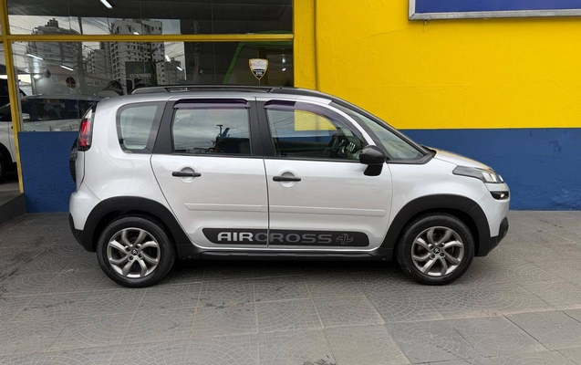 imagem-https://www.socarrao.com.br/sc-vehicle-images-prod/3799193/1789315530213-98090835dddf4db4a8548f12153199a2_1789314957443.jpg