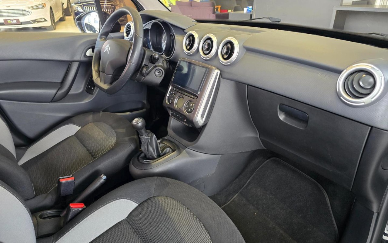imagem-https://www.socarrao.com.br/sc-vehicle-images-prod/3799391/1789328087665-ODI4ODU0NF84X1dfM2MyNTlmZWY1Yi5qcGVn.jpeg