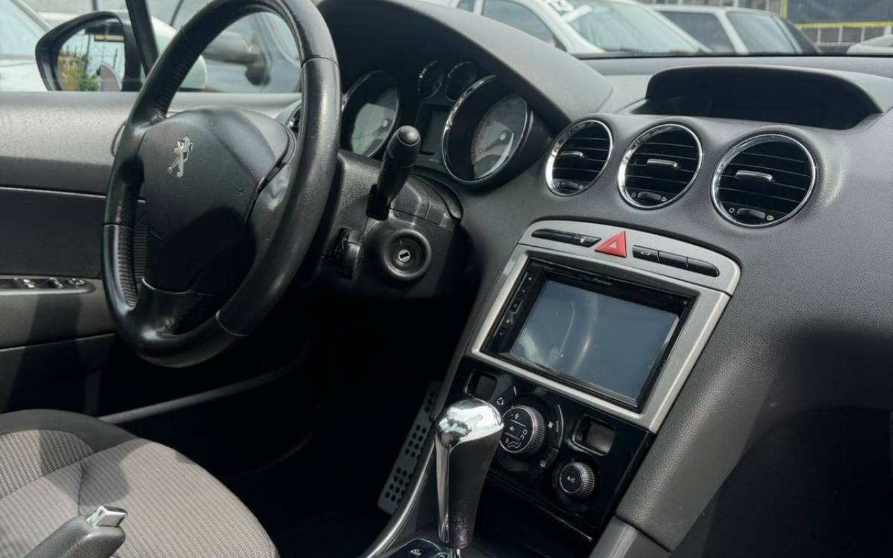 imagem-https://www.socarrao.com.br/sc-vehicle-images-prod/3806934/1789383651624-V2hhdHNBcHAgSW1hZ2UgMjAyNi0wOS0xMiBhdCAxNC41Ny4zNCAoMikuanBlZw.jpeg