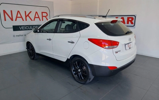 imagem-https://www.socarrao.com.br/sc-vehicle-images-prod/3808318/1789489224462-0mq7Isd5TzNe2Xjv3Xa7YX7kc4HWS9ZB.jpg