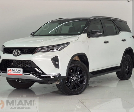Toyota Hilux SW4 4x4 2.8 Diesel 2025 Branco — foto 1 de 3