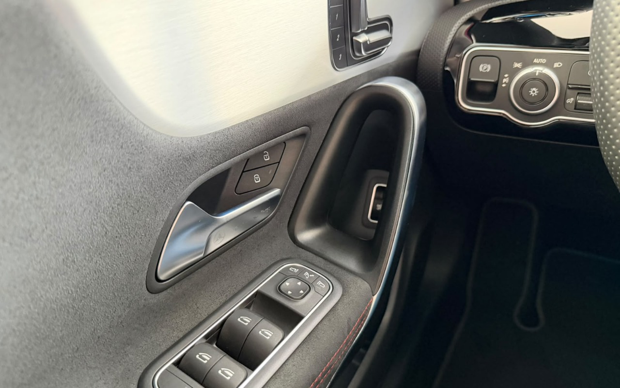 imagem-https://www.socarrao.com.br/sc-vehicle-images-prod/3808910/1789391237254-V2hhdHNBcHAgSW1hZ2UgMjAyNi0wOS0xMiBhdCAxMy4wNy40NSAoMSkuanBlZw.jpeg