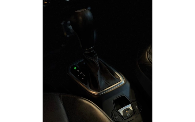 imagem-https://www.socarrao.com.br/sc-vehicle-images-prod/3809687/1789392612620-1_065250.jpg