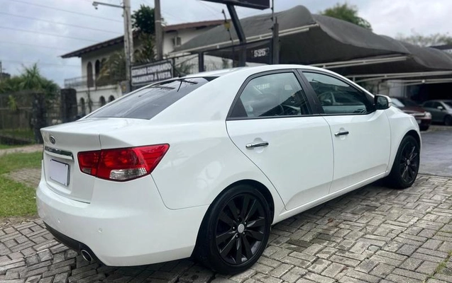 imagem-https://www.socarrao.com.br/sc-vehicle-images-prod/3810042/1789393474605-8435275_9_B_4d977ddbcd.jpeg