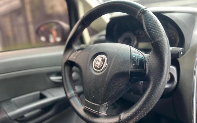imagem-https://www.socarrao.com.br/sc-vehicle-images-prod/3810053/1789393596738-8448307_8_B_39ab1df7a7.jpeg