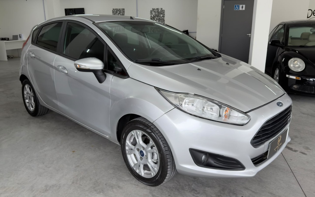 imagem-https://www.socarrao.com.br/sc-vehicle-images-prod/3810383/1789394445975-Y2Y4NDE0NjMtYTE3Yy00ZDg1LThmYzgtYmZkYTQ5N2YyZDRmLmpwZw.jpg