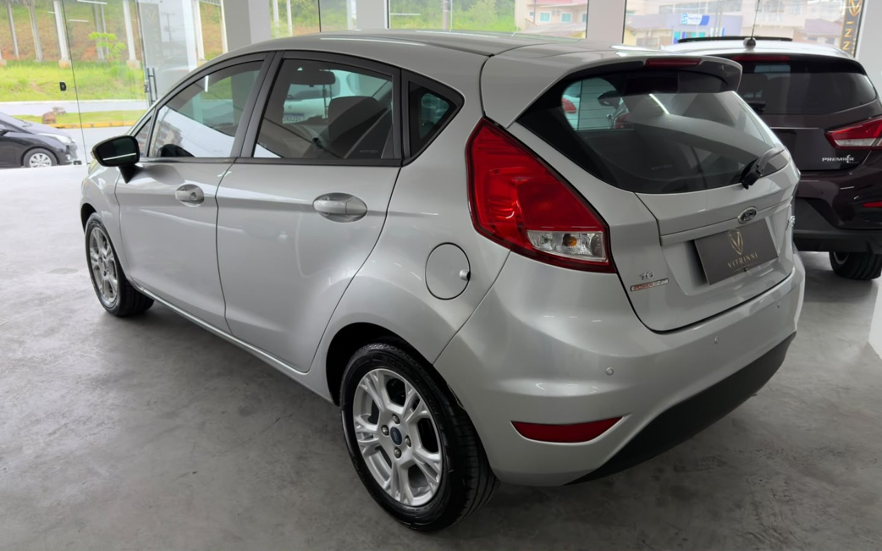 imagem-https://www.socarrao.com.br/sc-vehicle-images-prod/3810383/1789394446168-MGU1MjIzZjYtYTIzMy00OWNlLTlkNGMtMGRkNjhhZjk1NjA4LmpwZw.jpg