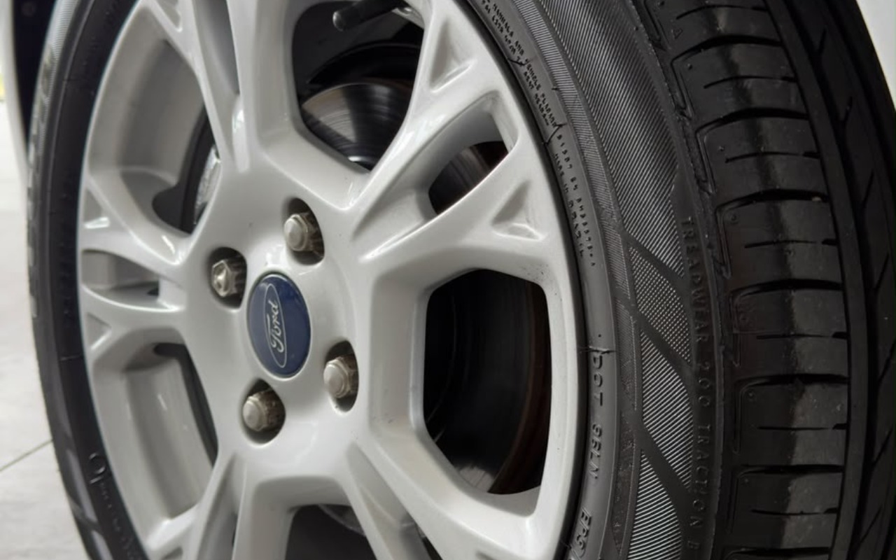 imagem-https://www.socarrao.com.br/sc-vehicle-images-prod/3810383/1789394446310-ZTE0ODBjZWMtNjgyNy00ODYwLTk3NTQtYzNjZDM4NDEzMmJhLmpwZw.jpg