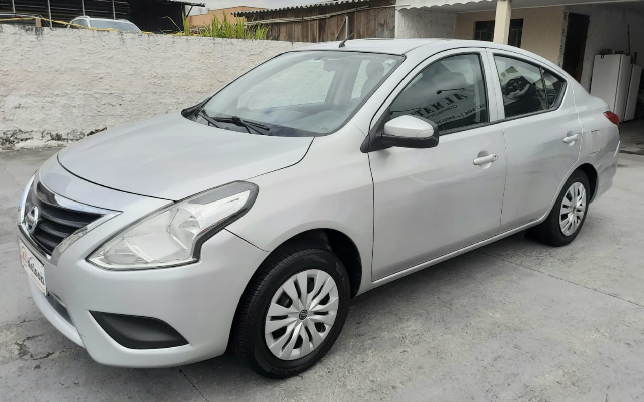 Nissan VERSA 2019 Prata — foto 1 de 3