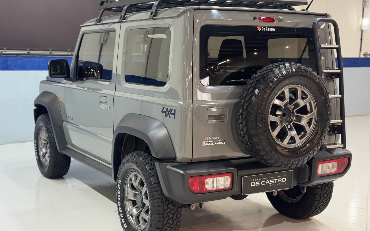 imagem-https://www.socarrao.com.br/sc-vehicle-images-prod/3811335/1789396770742-U1VaVUtJIEpJTU5ZIDRTVFlMRSAtIDIwMjMgLSBDSU5aQSAtIFNFQTdGOTAgKDQpLnBuZw.png