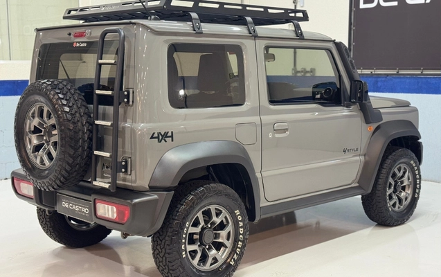 imagem-https://www.socarrao.com.br/sc-vehicle-images-prod/3811335/1789396771087-U1VaVUtJIEpJTU5ZIDRTVFlMRSAtIDIwMjMgLSBDSU5aQSAtIFNFQTdGOTAgKDYpLnBuZw.png