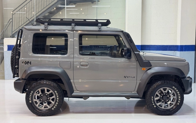 imagem-https://www.socarrao.com.br/sc-vehicle-images-prod/3811335/1789396771210-U1VaVUtJIEpJTU5ZIDRTVFlMRSAtIDIwMjMgLSBDSU5aQSAtIFNFQTdGOTAgKDcpLnBuZw.png