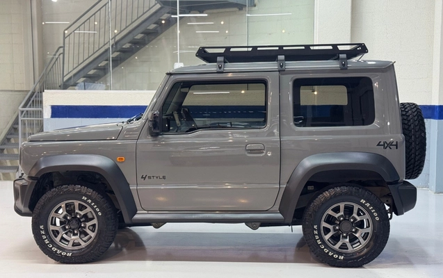 imagem-https://www.socarrao.com.br/sc-vehicle-images-prod/3811335/1789396771347-U1VaVUtJIEpJTU5ZIDRTVFlMRSAtIDIwMjMgLSBDSU5aQSAtIFNFQTdGOTAgKDMpLnBuZw.png