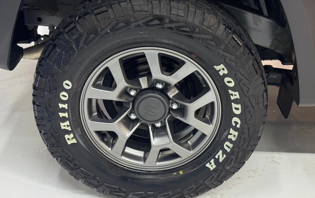 imagem-https://www.socarrao.com.br/sc-vehicle-images-prod/3811335/1789396772101-U1VaVUtJIEpJTU5ZIDRTVFlMRSAtIDIwMjMgLSBDSU5aQSAtIFNFQTdGOTAgKDEzKS5wbmc.png