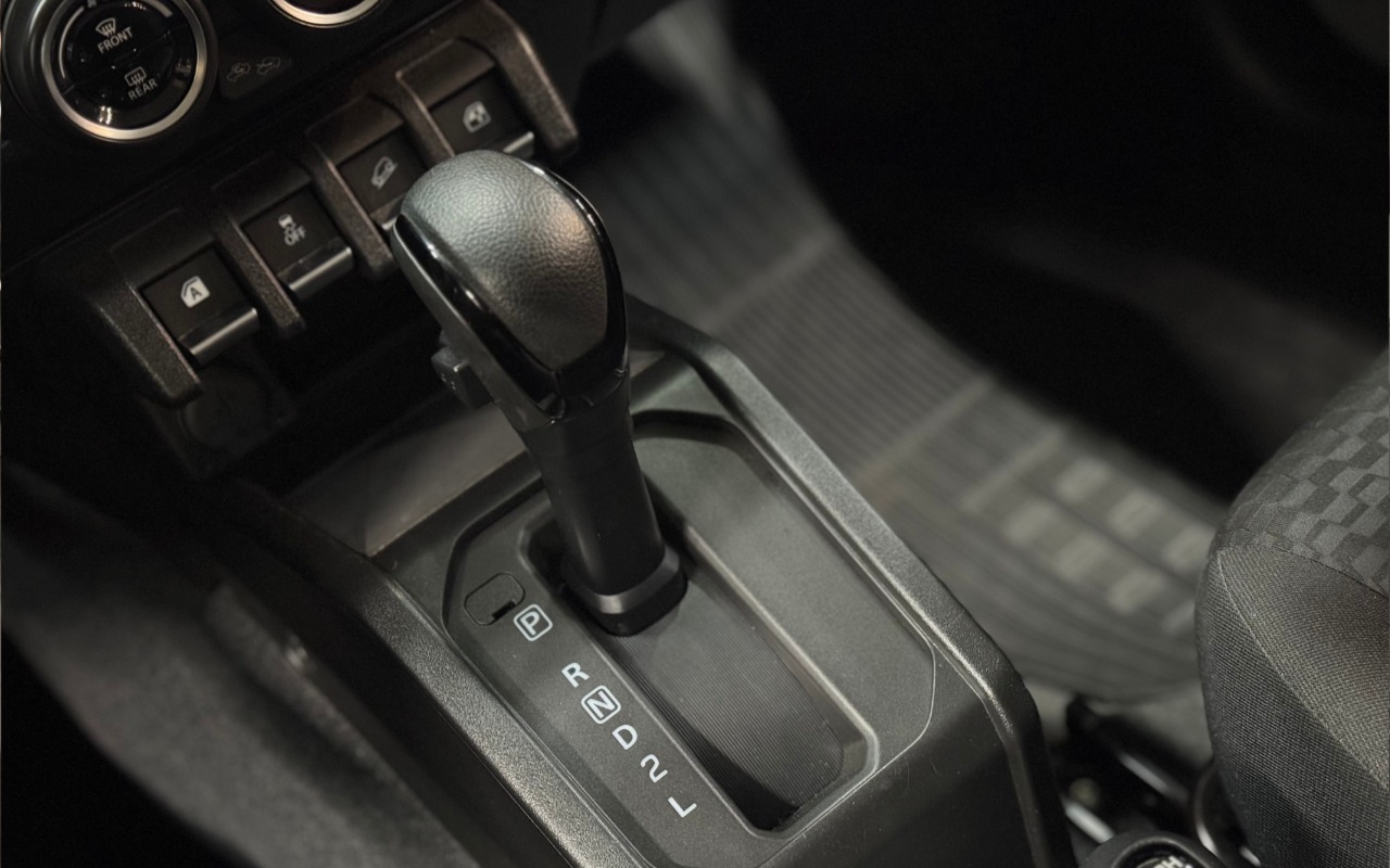 imagem-https://www.socarrao.com.br/sc-vehicle-images-prod/3811335/1789396772995-U1VaVUtJIEpJTU5ZIDRTVFlMRSAtIDIwMjMgLSBDSU5aQSAtIFNFQTdGOTAgKDIxKS5wbmc.png