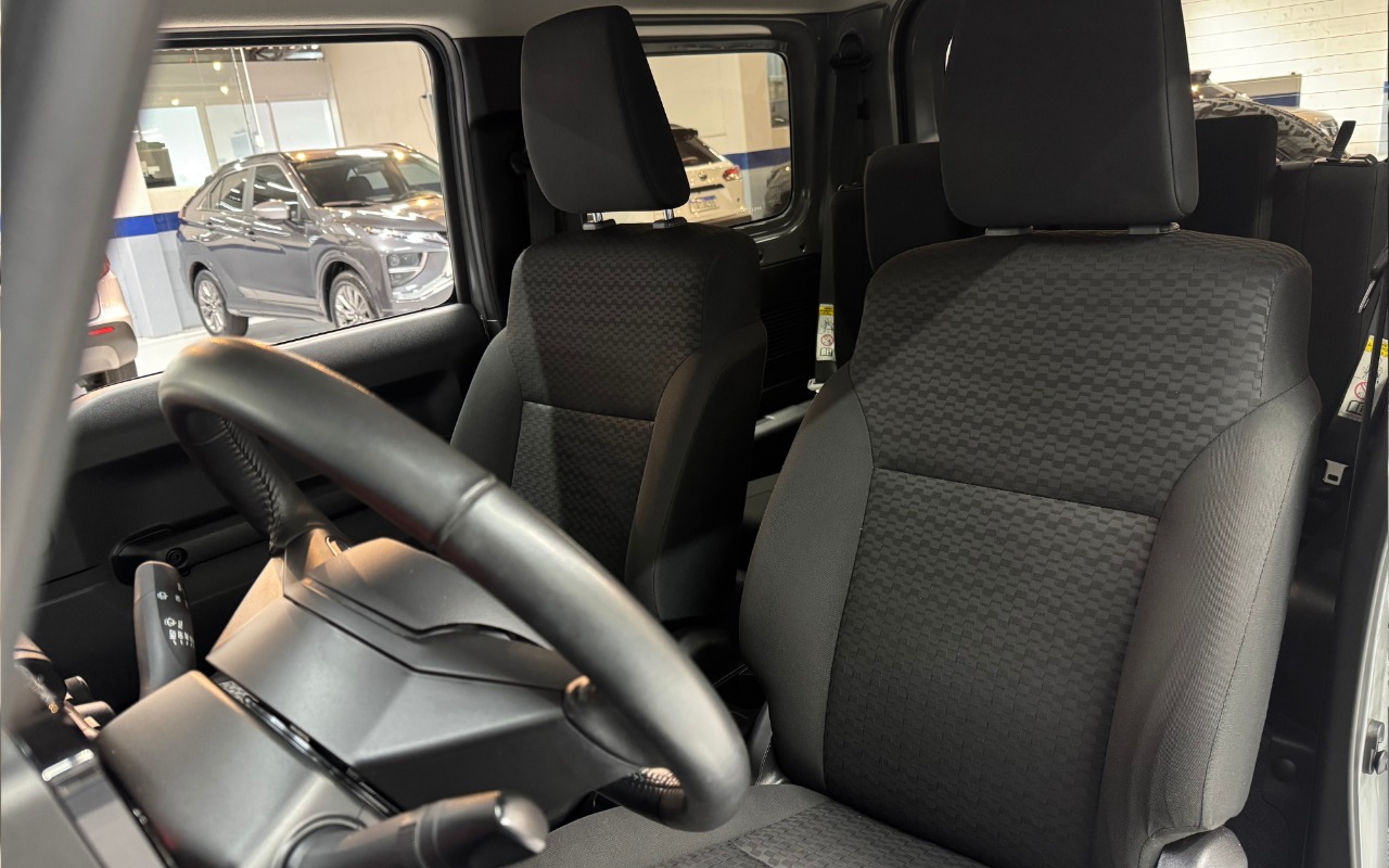 imagem-https://www.socarrao.com.br/sc-vehicle-images-prod/3811335/1789396773117-U1VaVUtJIEpJTU5ZIDRTVFlMRSAtIDIwMjMgLSBDSU5aQSAtIFNFQTdGOTAgKDE0KS5wbmc.png