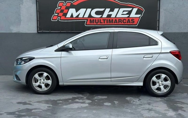 imagem-https://www.socarrao.com.br/sc-vehicle-images-prod/3811713/1789507331683-8472828_2_B_681fa8af0e.jpeg
