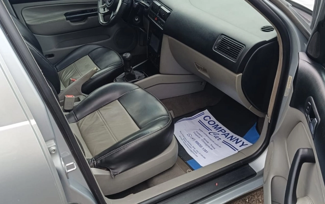 imagem-https://www.socarrao.com.br/sc-vehicle-images-prod/3811718/1790018182144-V2hhdHNBcHAgSW1hZ2UgMjAyNi0wOS0yMSBhdCAxMi4yNC4xMy5qcGVn.jpeg
