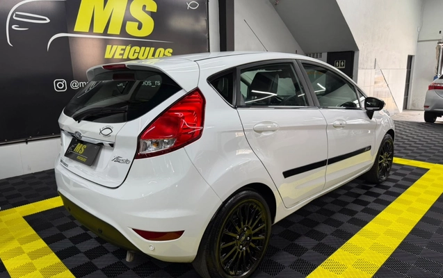 imagem-https://www.socarrao.com.br/sc-vehicle-images-prod/3812681/1789400548893-V2hhdHNBcHAgSW1hZ2UgMjAyNi0wOS0xNCBhdCAxMi4zNy4xOCAoMSkuanBlZw.jpeg