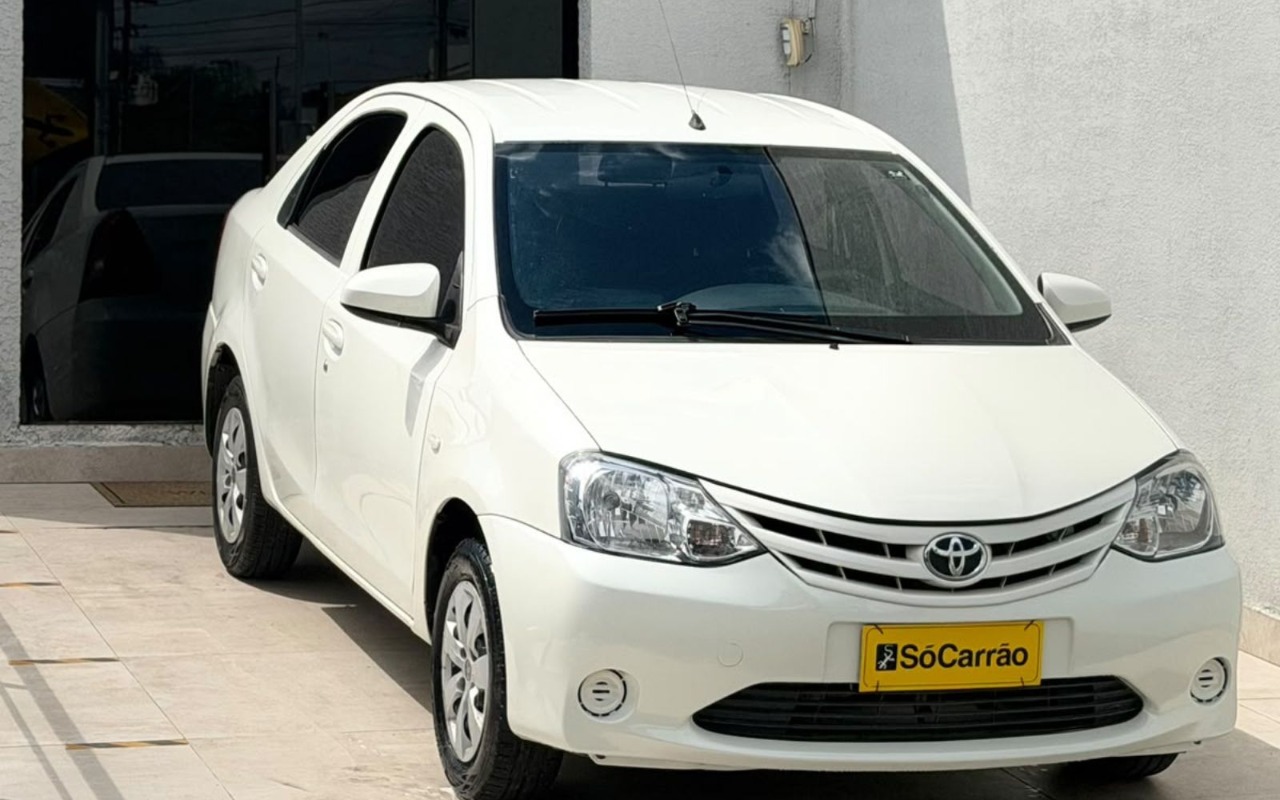 Toyota Etios 2016 Branco — foto 1 de 3