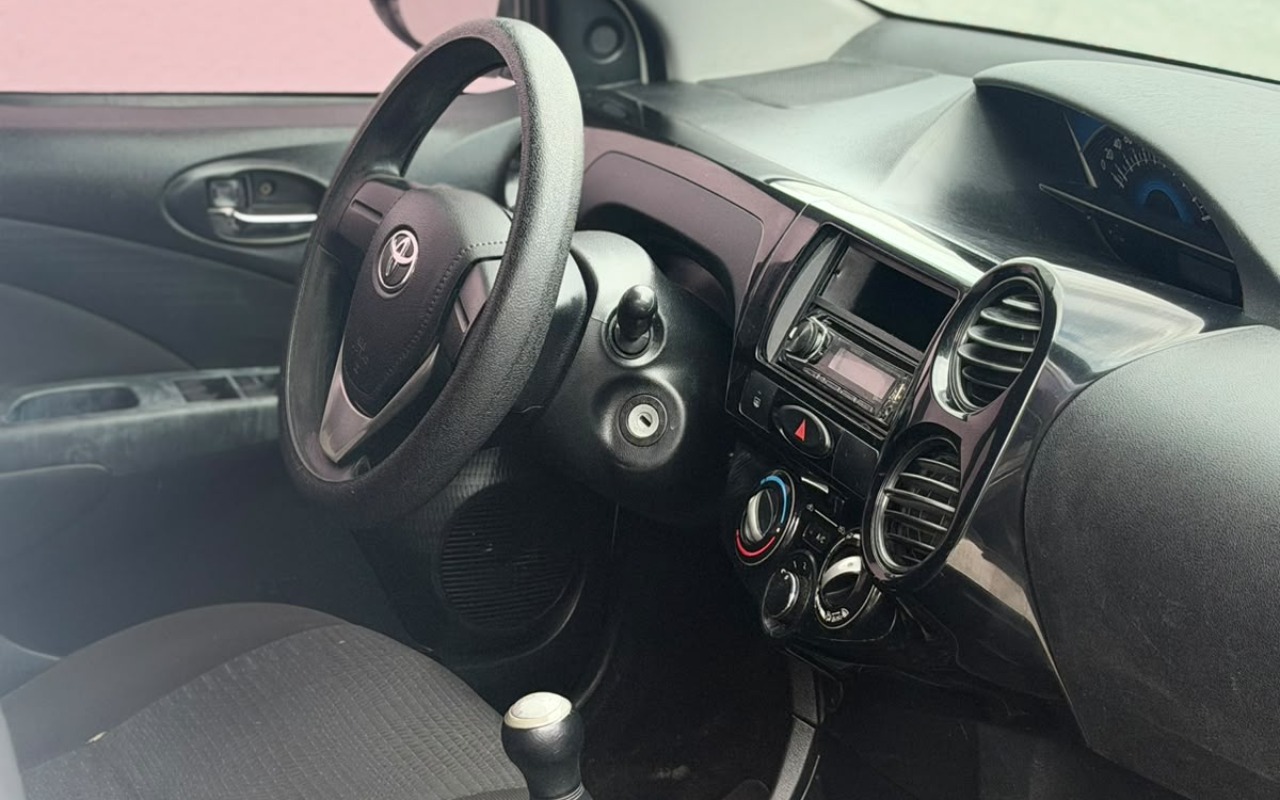 imagem-https://www.socarrao.com.br/sc-vehicle-images-prod/3813668/1789403406691-V2hhdHNBcHAgSW1hZ2UgMjAyNi0wOS0xMSBhdCAxMi4wNy41MyAoMykuanBlZw.jpeg