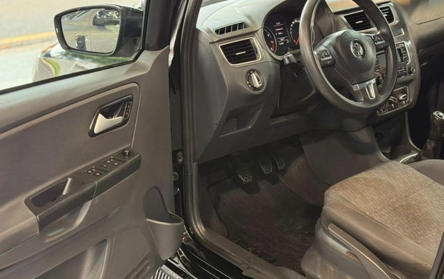 imagem-https://www.socarrao.com.br/sc-vehicle-images-prod/3814604/1789999791587-8474582_13_B_62a53558eb.jpeg