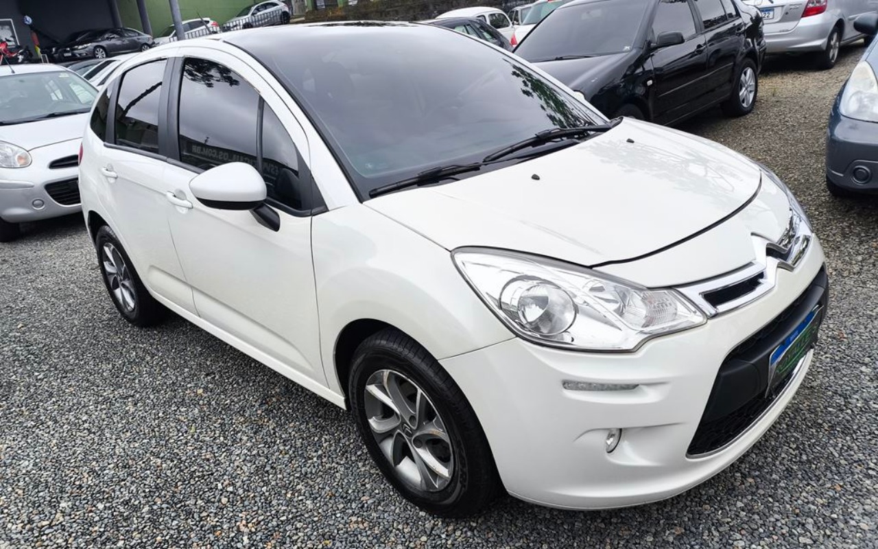 imagem-https://www.socarrao.com.br/sc-vehicle-images-prod/3814888/1789496801862-SU1HXzIwMjYwOTE0XzE0MDgwOSAoQ29weSkuanBn.jpg