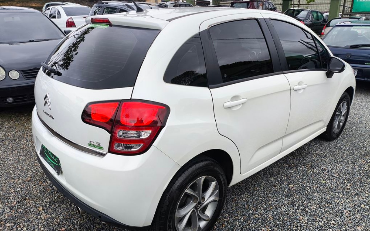imagem-https://www.socarrao.com.br/sc-vehicle-images-prod/3814888/1789496801916-SU1HXzIwMjYwOTE0XzE0MDgxNyAoQ29weSkuanBn.jpg