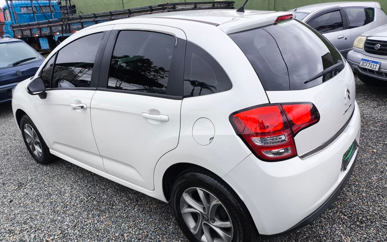 imagem-https://www.socarrao.com.br/sc-vehicle-images-prod/3814888/1789496802049-SU1HXzIwMjYwOTE0XzE0MDgyOCAoQ29weSkuanBn.jpg