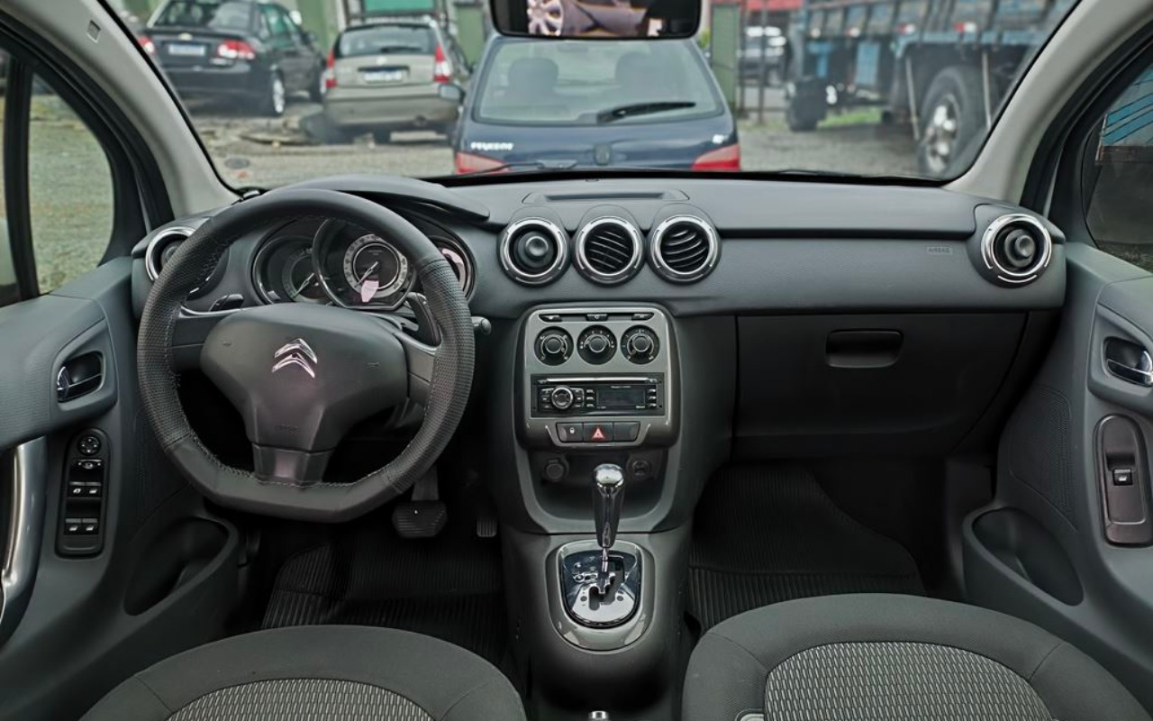 imagem-https://www.socarrao.com.br/sc-vehicle-images-prod/3814888/1789496802240-SU1HXzIwMjYwOTE0XzE0MDkwNCAoQ29weSkuanBn.jpg
