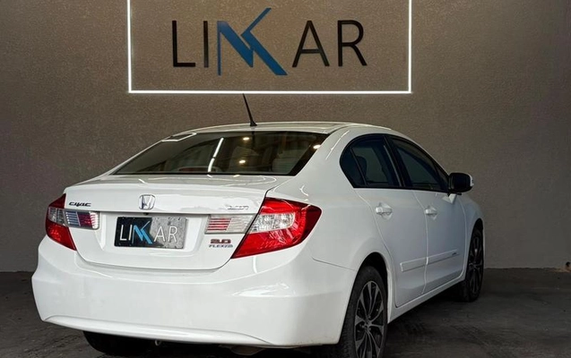 imagem-https://www.socarrao.com.br/sc-vehicle-images-prod/3815628/1789486296544-8472930_9_B_5aae44f5f5.jpeg