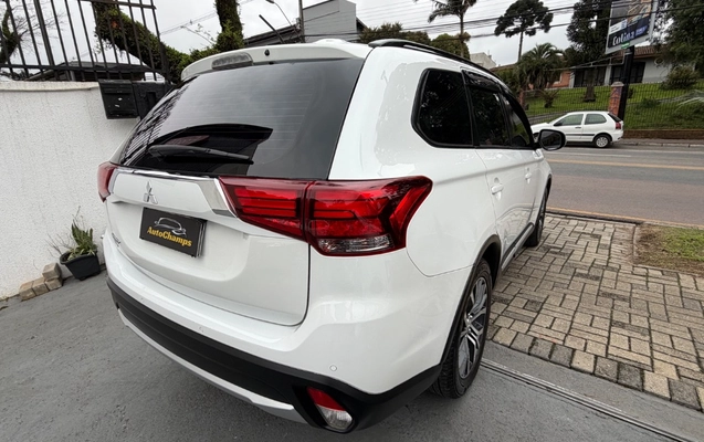 imagem-https://www.socarrao.com.br/sc-vehicle-images-prod/3815947/1789409465991-gb-558593d.jpeg