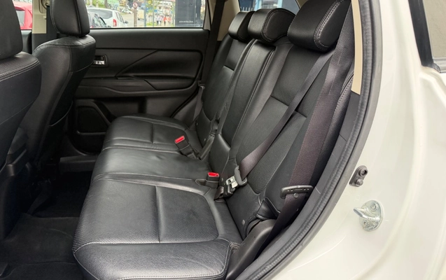 imagem-https://www.socarrao.com.br/sc-vehicle-images-prod/3815947/1789409466005-gb-70b30ac.jpeg