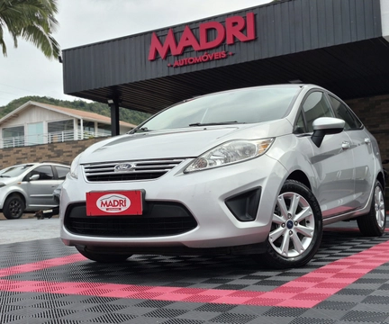 Ford Fiesta 2013 Prata — foto 1 de 3
