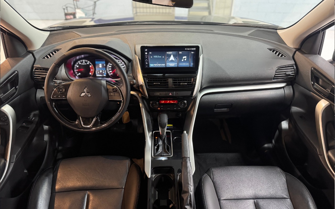 imagem-https://www.socarrao.com.br/sc-vehicle-images-prod/3816255/1789410230059-TUlUU1VCSVNIIEVjbGlwc2UgQ3Jvc3MgUlVTSCAtIDIwMjYgLSBDSU5aQSAtIFVBWjZINTMgKDE0KS5wbmc.png
